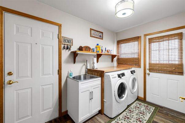 Interior, Washer, Wood Texture Flooring