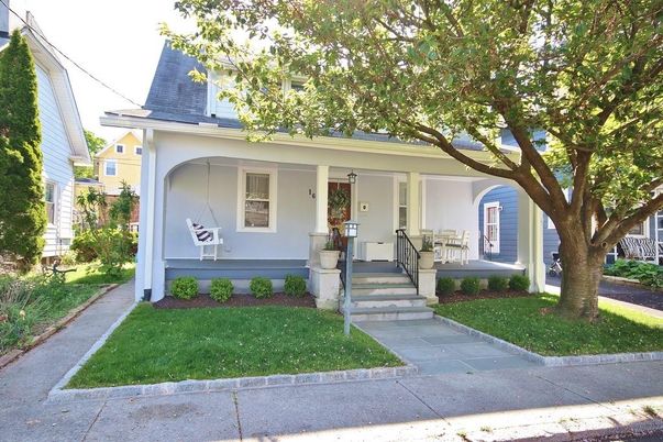 Exterior, Facade, Cape Cod