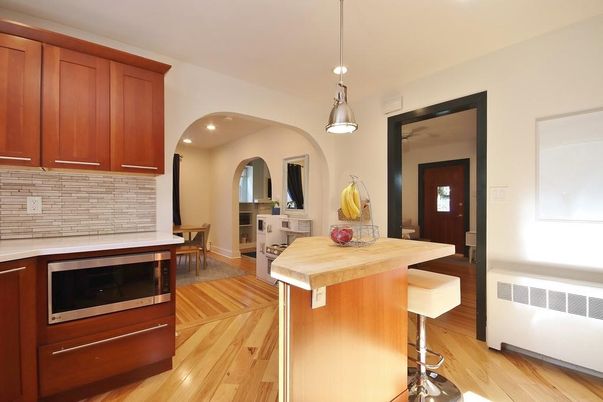 Dining room, Interior, Kitchen, Pendant Lights, Recessed Lighting, Wood Texture Flooring