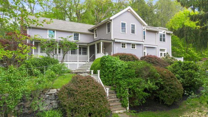 Exterior, Facade, Farmhouse