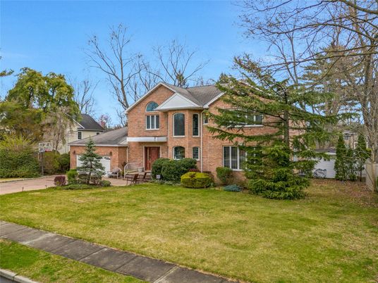 Backyard, Exterior, Facade, Brick Facade, Brick Traditional