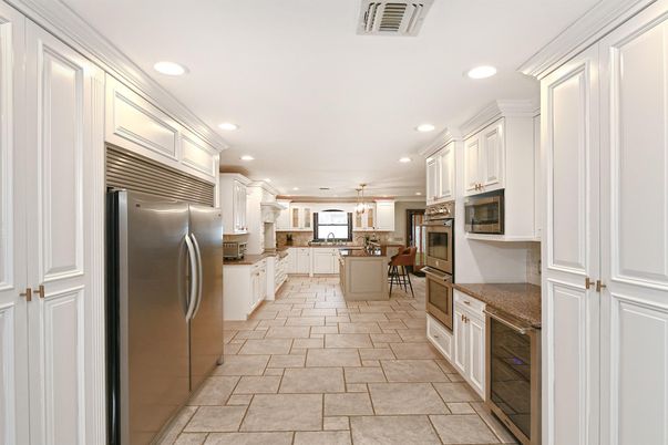 Dining room, Interior, Kitchen, Pendant Lights, Recessed Lighting, Stainless Steel Appliances