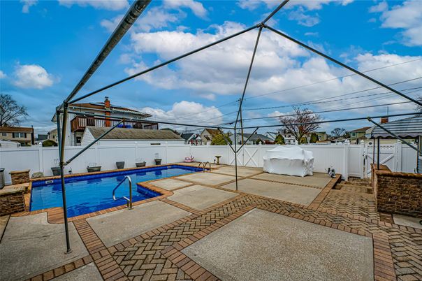 Exterior, Glass Ceilings, Pool, Sun Room