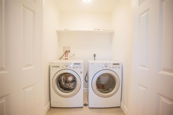 Interior, Washer, Wood Texture Flooring