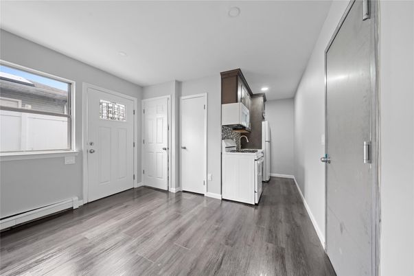 Interior, Recessed Lighting, Washer, Wood Texture Flooring