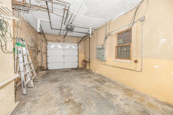 Garage, Interior