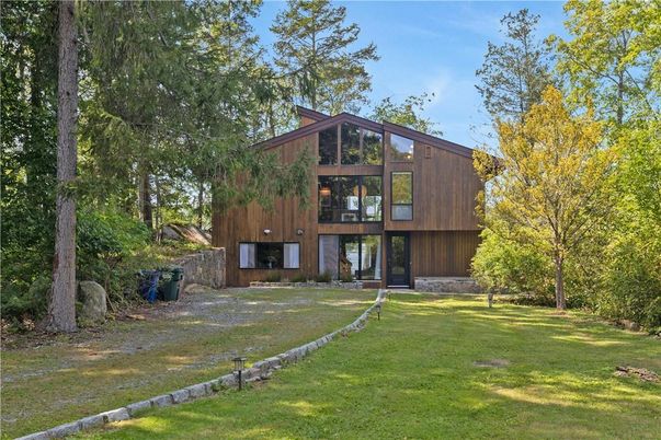 Backyard, Exterior, Facade, Raised Ranch