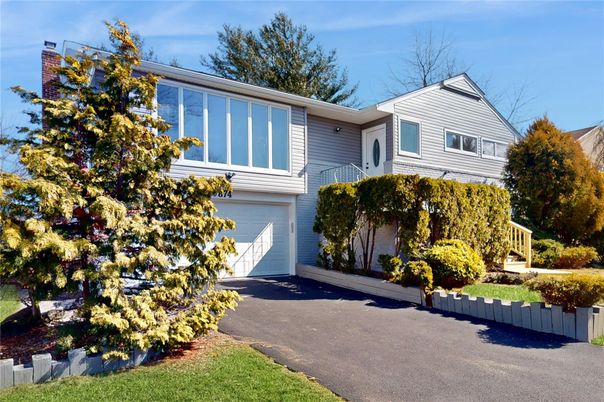 Attached, Exterior, Facade, Raised Ranch
