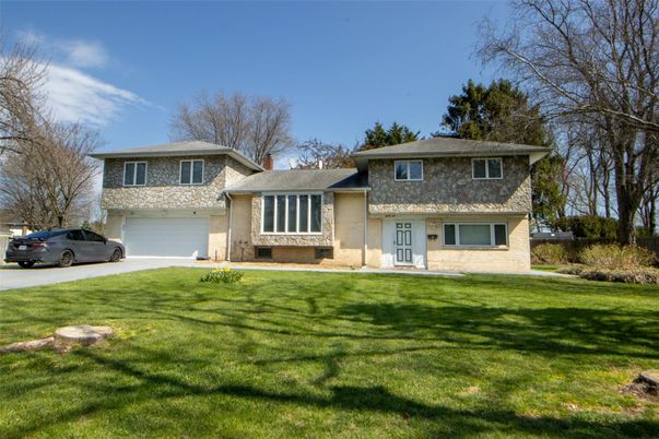 Attached, Exterior, Facade, Brick Facade, Split Level
