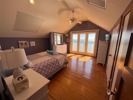 Bedroom, Interior, Recessed Lighting, Water, Wood Texture Flooring