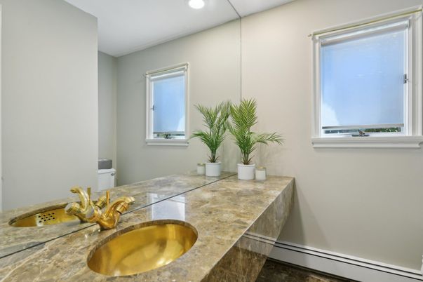 Bathroom, Interior, Recessed Lighting