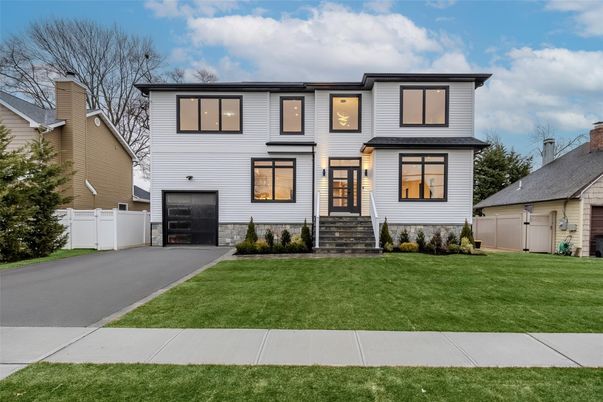 Attached, Exterior, Facade, Raised Ranch