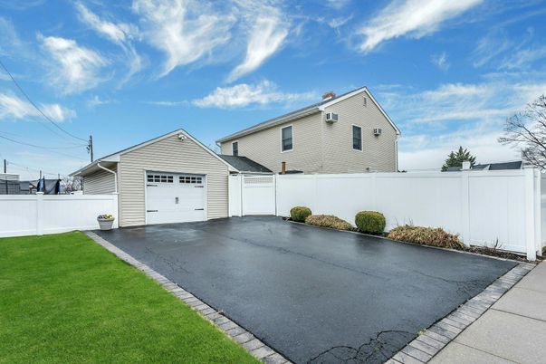 Detached Garage, Exterior