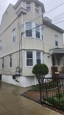 Exterior, Facade, Rowhouse