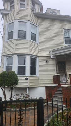 Exterior, Facade, American Foursquare