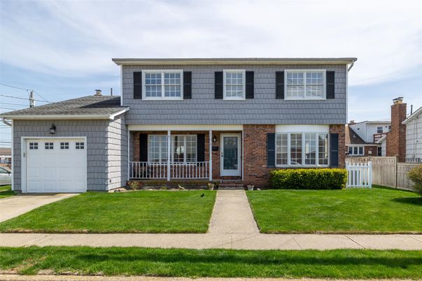 Attached, Exterior, Facade, Brick Facade, Split Level