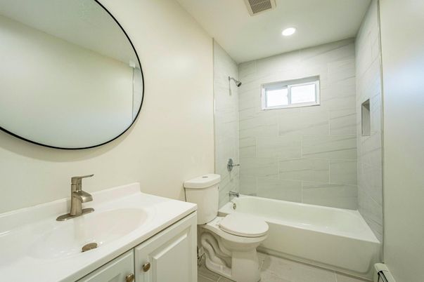 Bathroom, Interior, Recessed Lighting