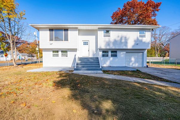 Attached, Exterior, Facade, Raised Ranch