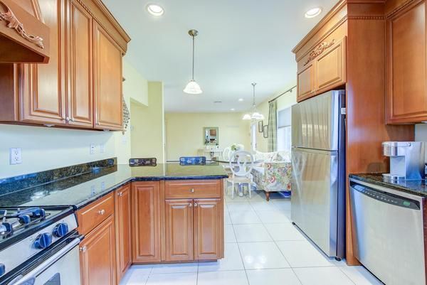 Dining room, Interior, Kitchen, Pendant Lights, Recessed Lighting, Stainless Steel Appliances