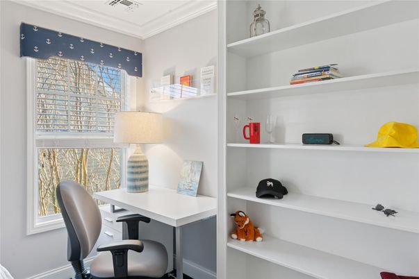 Home Office, Interior