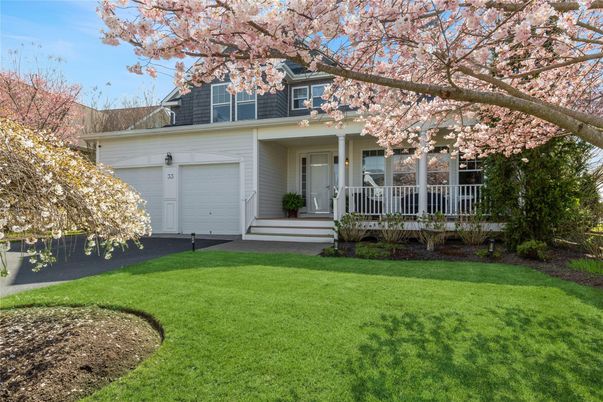 Attached, Exterior, Facade, American Foursquare