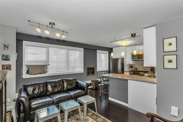Interior, Kitchen, Living room, Pendant Lights, Wood Texture Flooring