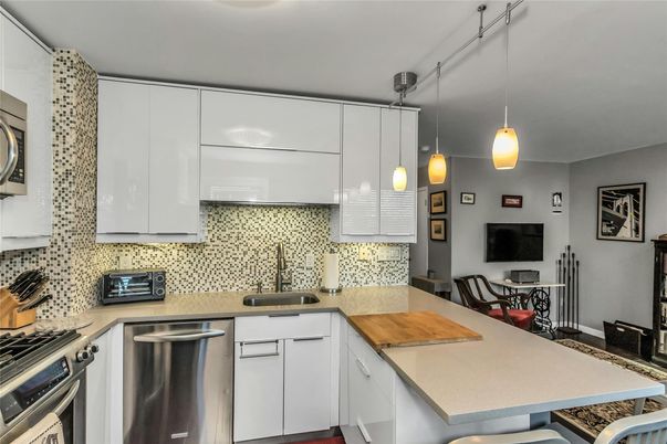 Dining room, Interior, Kitchen, Pendant Lights, Stainless Steel Appliances