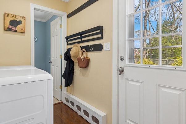 Interior, Utility Closets, Washer, Wood Texture Flooring