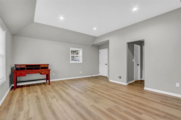 Empty room, Interior, Recessed Lighting, Wood Texture Flooring