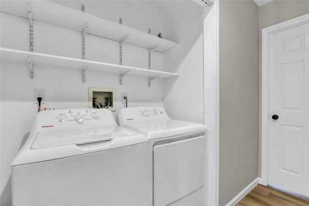 Interior, Utility Closets, Washer, Wood Texture Flooring