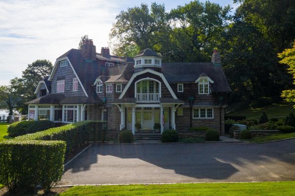 Exterior, Facade, Queen Anne Victorian