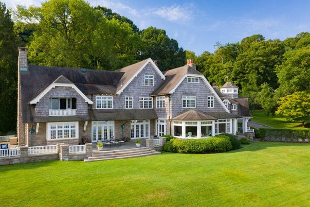 Backyard, Exterior, Facade, Queen Anne Victorian