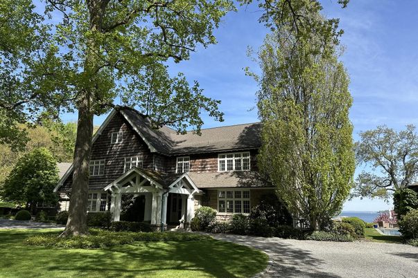 Exterior, Facade, Tudor Revival