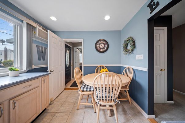 Dining room, Interior, Recessed Lighting