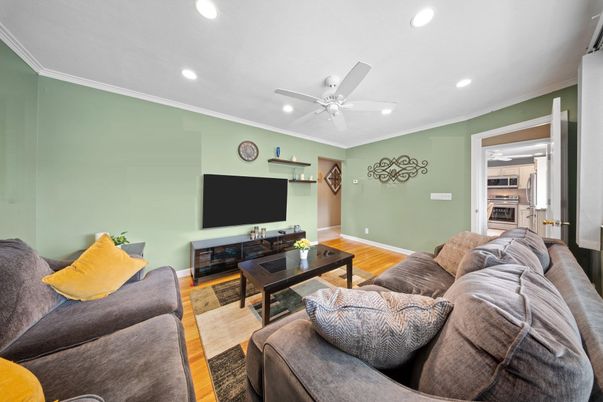 Interior, Living room, Recessed Lighting, Wood Texture Flooring
