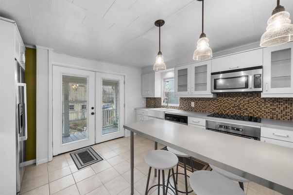 Interior, Kitchen, Pendant Lights, Stainless Steel Appliances