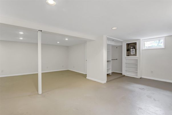 Empty room, Interior, Recessed Lighting