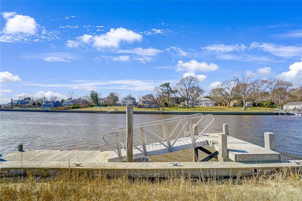 Exterior, Lake