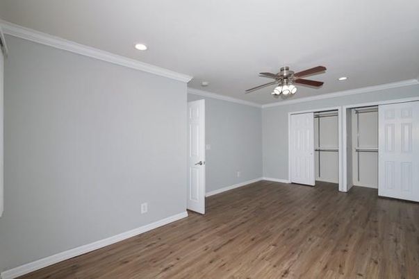 Empty room, Interior, Recessed Lighting, Wood Texture Flooring