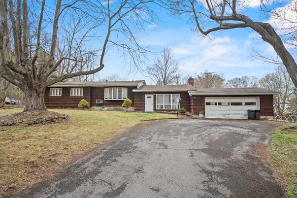 Attached, Exterior, Facade, Ranch