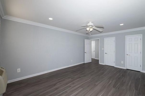 Empty room, Interior, Recessed Lighting, Wood Texture Flooring