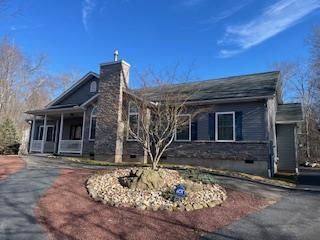 Exterior, Facade, Ranch