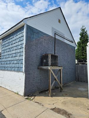 Detached Garage, Exterior
