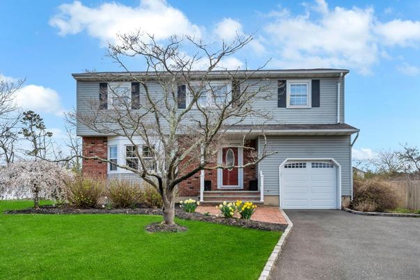 Attached, Exterior, Facade, Brick Facade, Raised Ranch