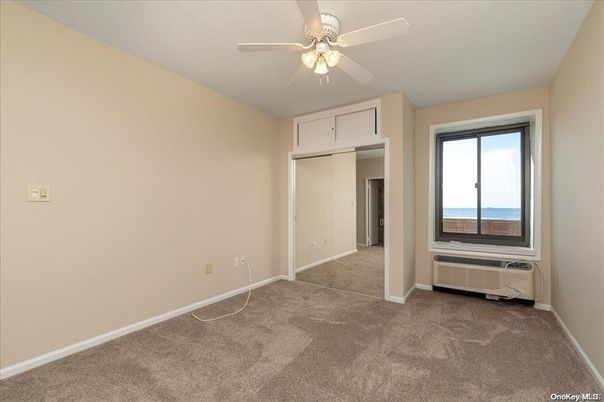 Empty room, Interior, Water