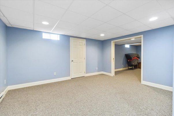 Empty room, Interior, Recessed Lighting
