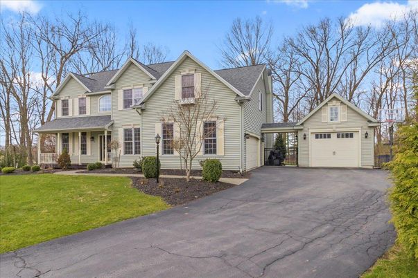 Attached, Exterior, Facade, Farmhouse