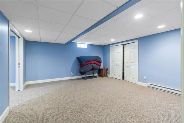 Empty room, Interior, Recessed Lighting