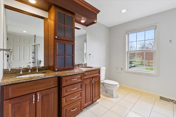 Bathroom, Dual Sink Vanities, Interior, Recessed Lighting