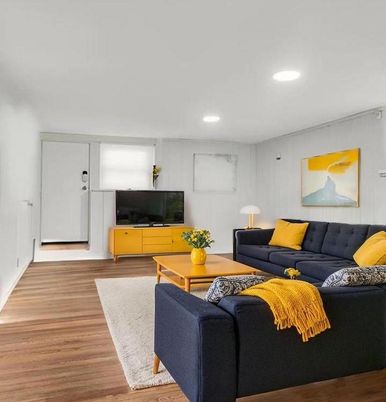 Interior, Living room, Recessed Lighting, Wood Texture Flooring